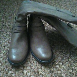 Light brown/Stone colored boots